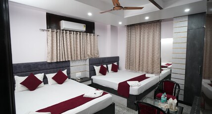 Hotel Jinendra Inn Room Type - Family Four Bed Room