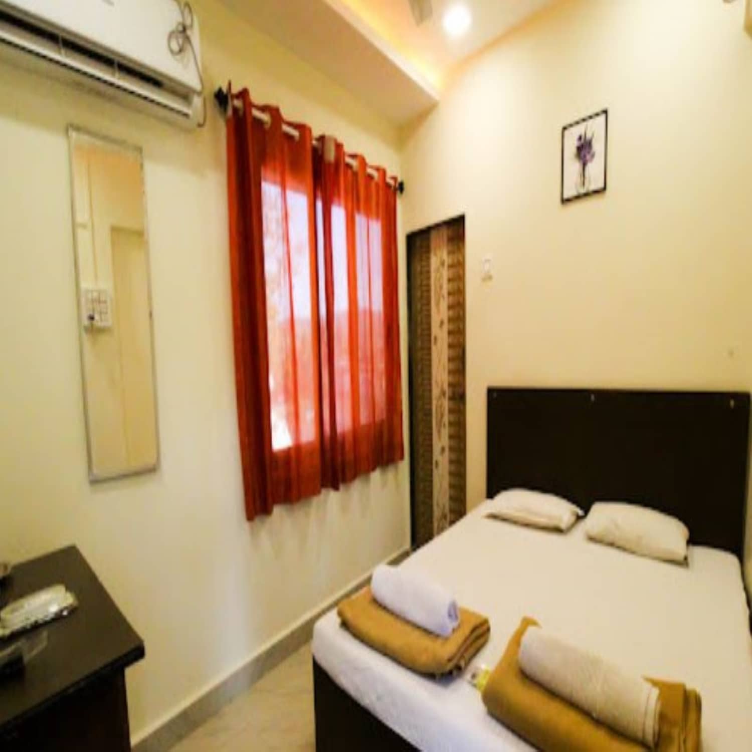 Shree Inn by Tamanna Hotels - Tap to explore photos