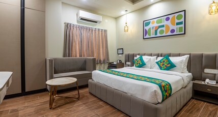 Treebo Premium Gateway Triveni Room Type - Deluxe Room With City View