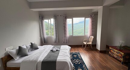 The Highlanders Inn | 1.8 Km from MG Marg Room Type - nyechang 1