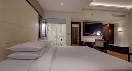 Courtyard by Marriott Surat Room Type - Premier Executive Pool View
