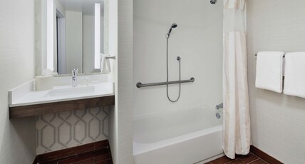 Hilton Garden Inn Allentown West Room Type - 2 QUEEN ACC RM W TUB