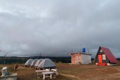 Hills & Valley Cottages and Campsite