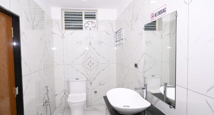 YATRISTAYINN Room Type - Deluxe room with balcony