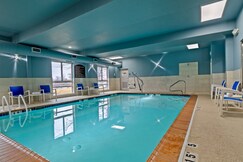 Holiday Inn Express & Suites WOODBRIDGE