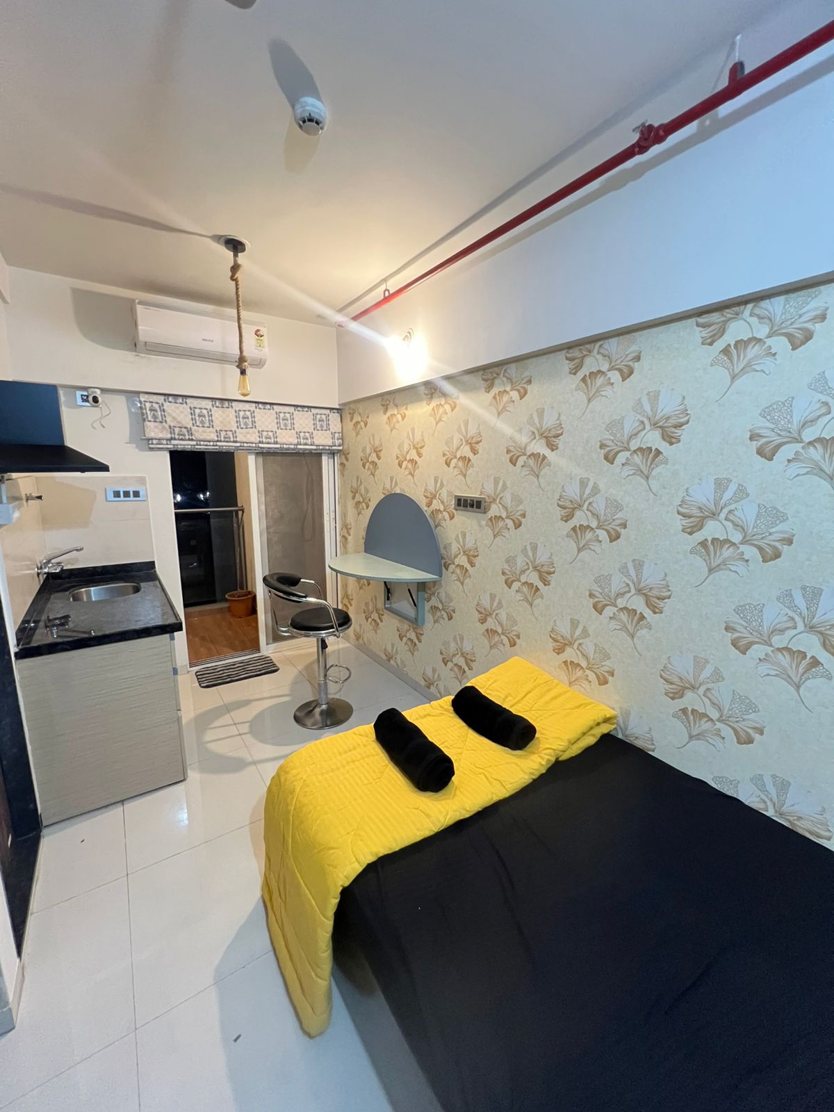 Vibe Studio Near Airport Couple Friendly Lux - Tap to explore photos