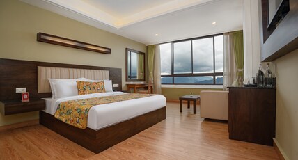 Summit North Star Hotel (with Swimming Pool) Room Type - Deluxe Valley View Room