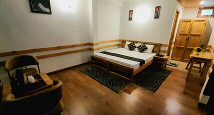 Hello Tosh Room Type - LUXURY MOUNTAIN RIVER VIEW ROOM WITH BALCONY