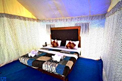 Desert Oasis Camp | Restaurant & Games