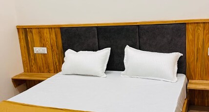 PINEWOOD HOTEL & ROOMS Room Type - Deluxe room  (2+3)
