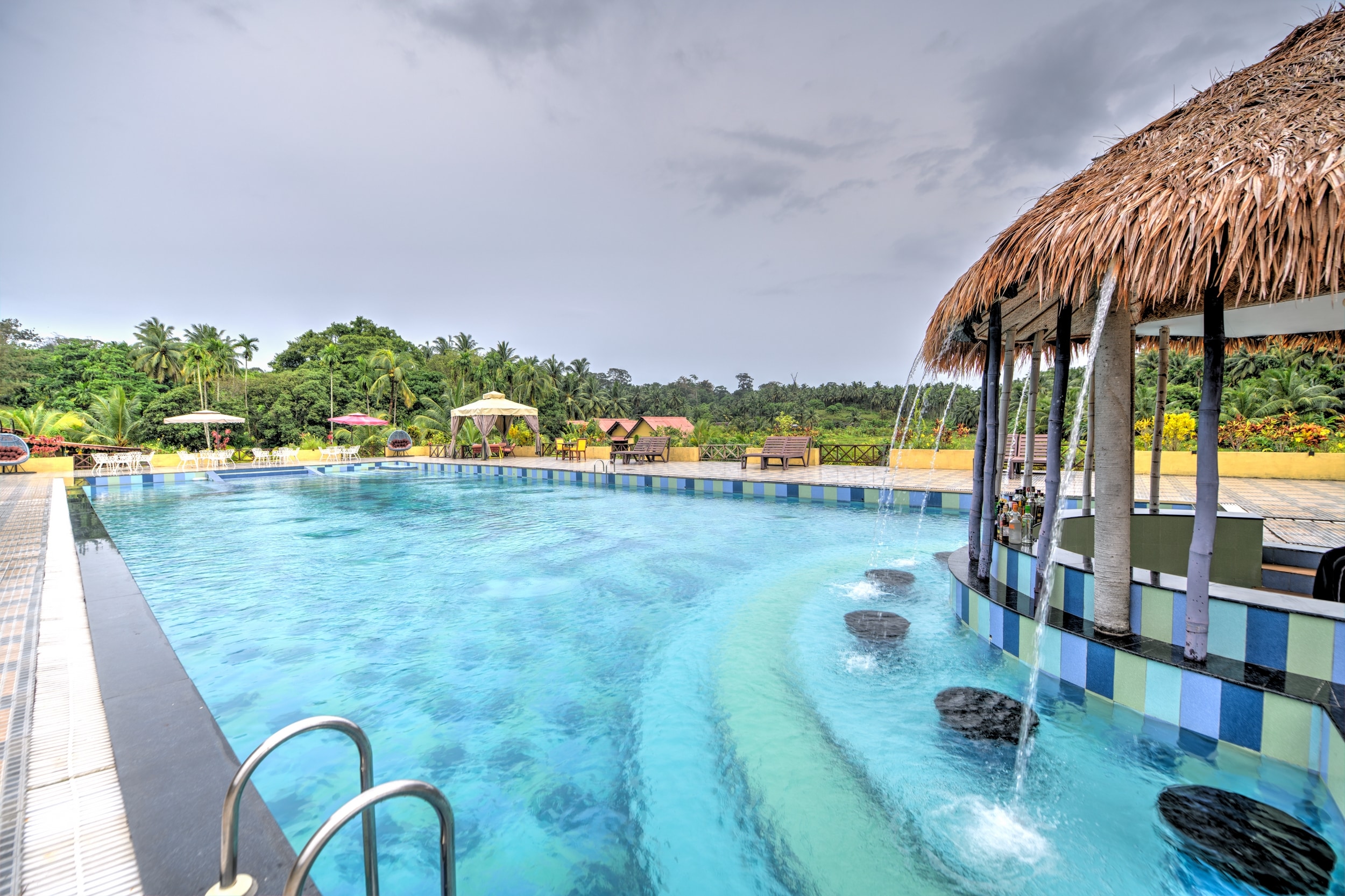 SILVER SAND VILLAGE RESORT - Tap to explore photos