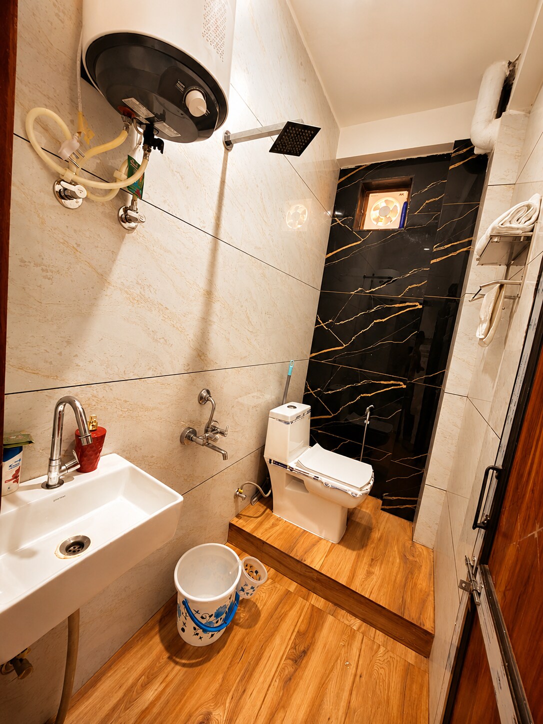Hitakshi Hotel and Homestay - Tap to explore photos