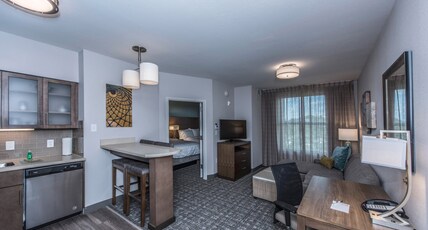 Staybridge Suites Charleston - Mount Pleasant Room Type - 2 Queen 1 Bedroom Suite Single Sofa Bed