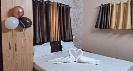 WB40 GUEST HOUSE Room Type - DELUXE KING ROOM
