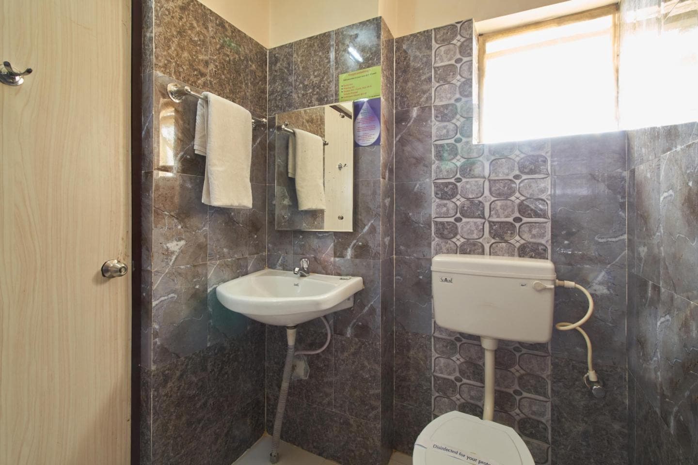 Hotel Urmee - Tap to explore photos