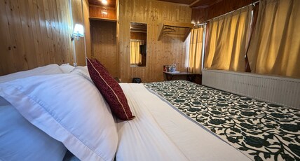 Pine Palace Resort Room Type - Deluxe Room(Centrally Heated Hotel)