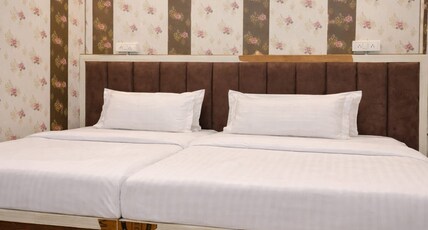 radhika comfort stay Room Type - 7 Bedroom Family Room