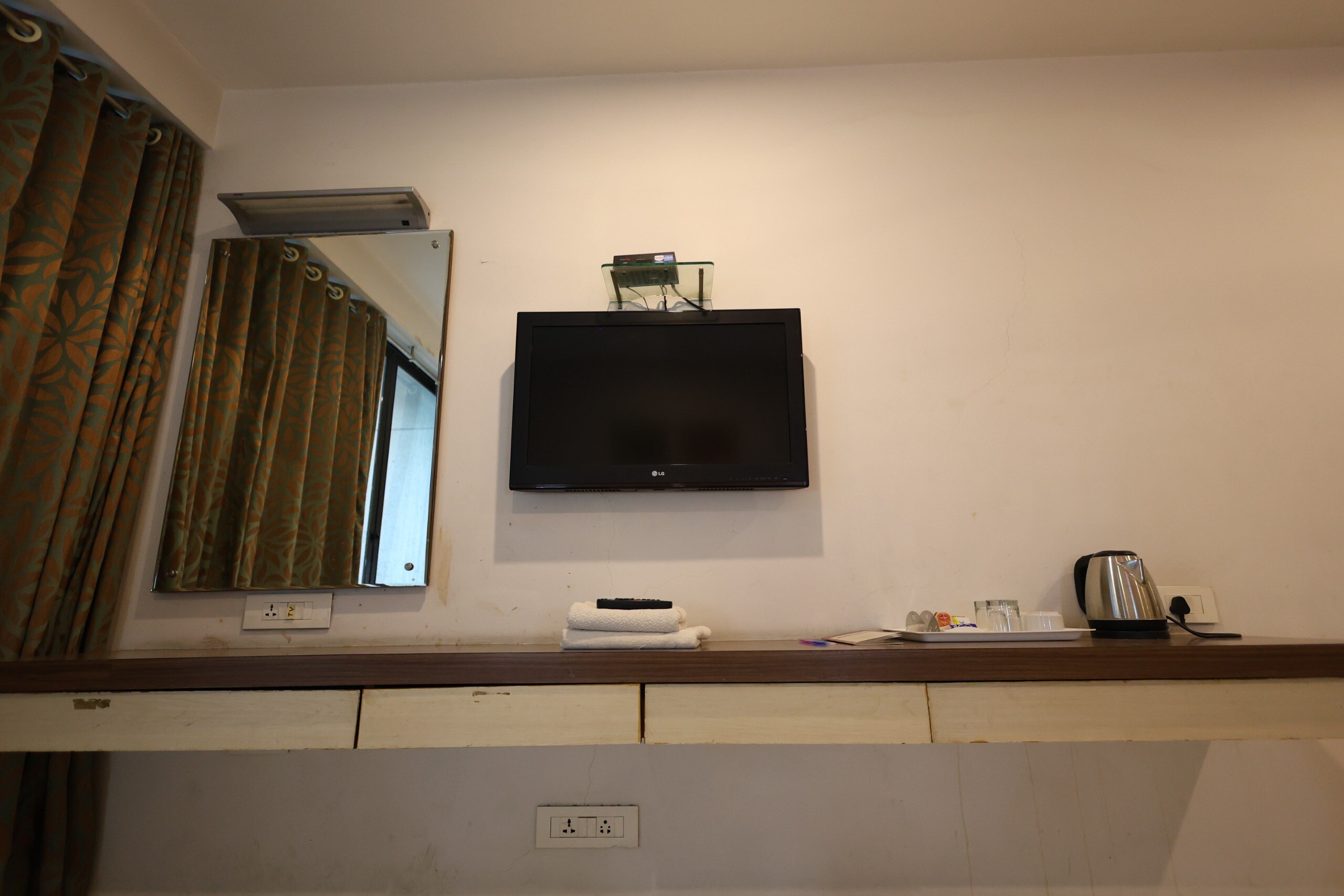 MB service Apartment - Tap to explore photos