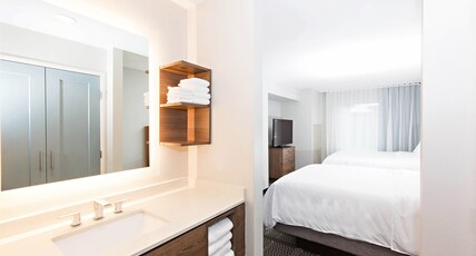 Staybridge Suites DENVER NORTH - THORNTON Room Type - 2 Queen 1 Bedroom Suite Comm Accessible