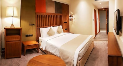 Al Falaj Hotel Room Type - Classic Room - Early Check-in & Late Check-out (10:00 AM & 3:00 PM, subject to availability) | 15% O Al Falaj Hotel Room Type - Classic Room - Early Check-in & Late Check-out (10:00 AM & 3:00 PM, subject to availability) | 15% O