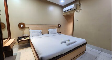 The Pushpak Dorms@Parkstreet  Room Type - Executive Ac Room with Free Wifi