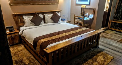 The Divine Hima Hotel | Restaurant & Bar Room Type - Deluxe Room