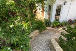 Hibiscus Home Stay & Boutique