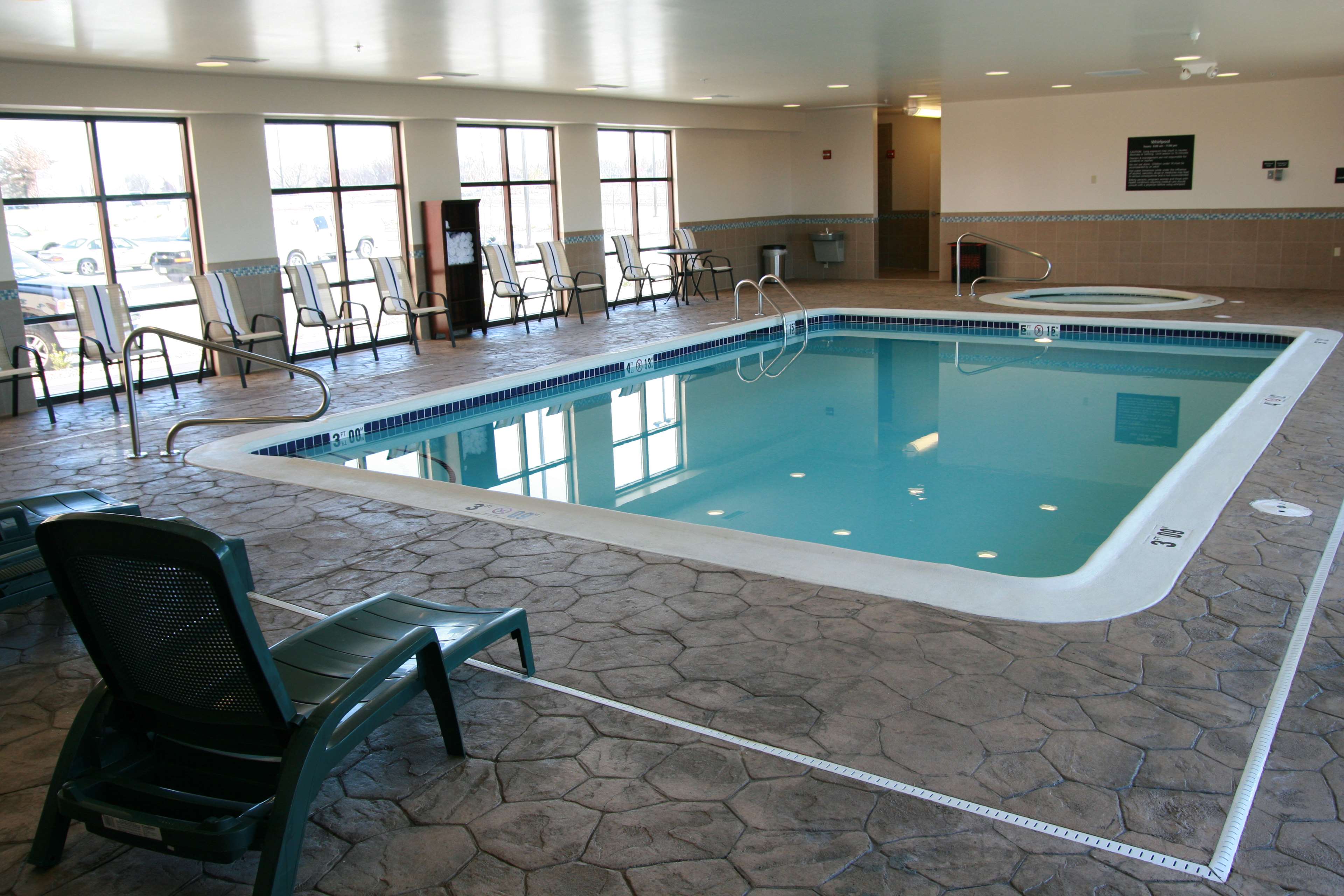 Hampton Inn by Hilton Topeka - Tap to explore photos
