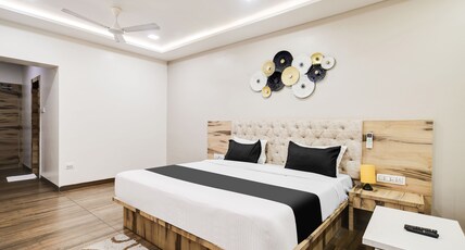 Super Townhouse Oak PTC Indore Junction Room Type - Classic