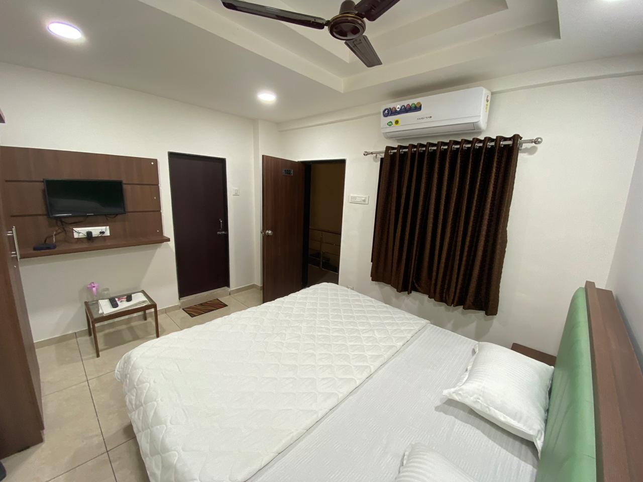 Hotel Rajdhani - Tap to explore photos