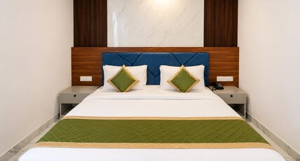 Sabu's Grand Royale- Thampanoor Room Type - Deluxe Double Room
