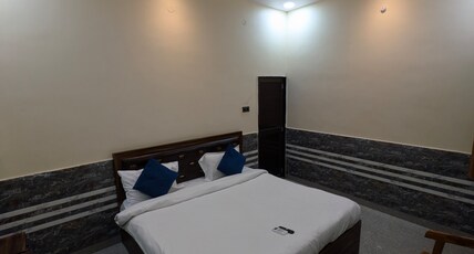 Geetanshi palace Room Type - Deluxe Ac Room 