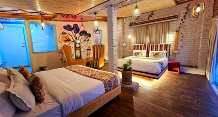 Apple Flower Room Type - The Hangout Room, Spacious 3-Bed Party Space, In Heritage Wing
