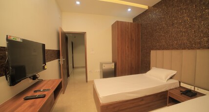 K LUXURY INN Room Type - Deluxe Room