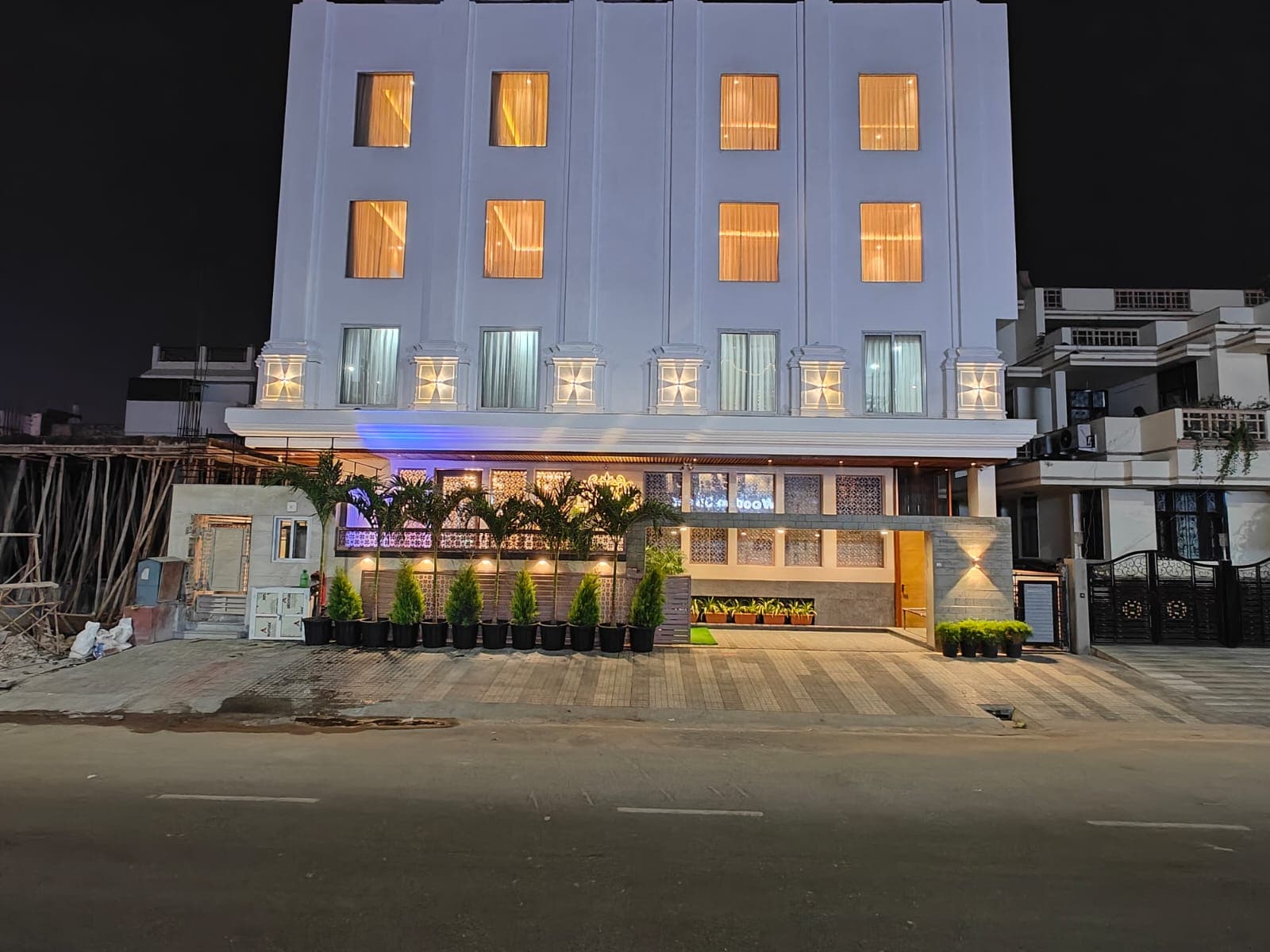 Hotel Royal Lakshmi Palace - Near Jaipur Airport - Tap to explore photos