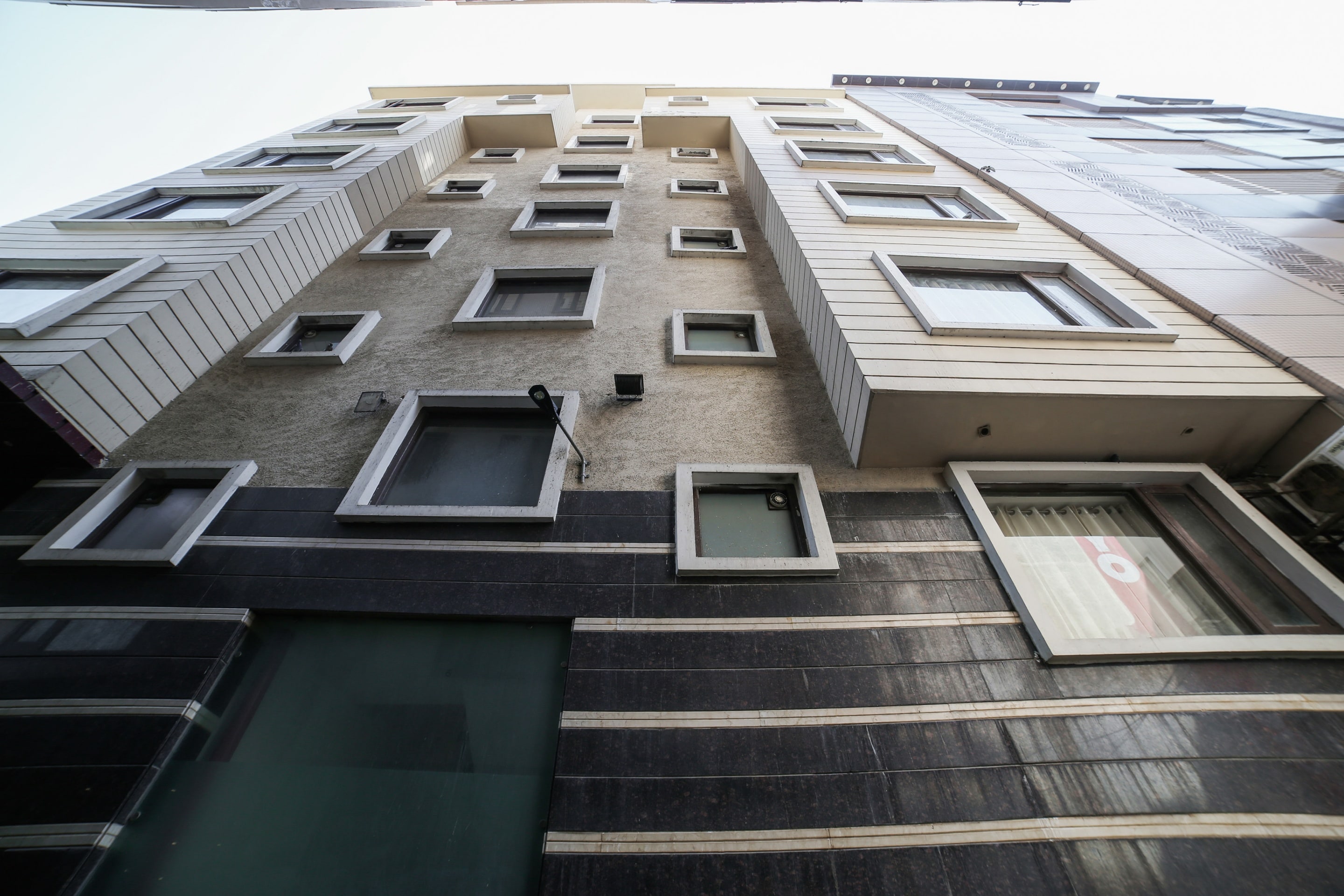 Townhouse Hollywood Heights - Tap to explore photos