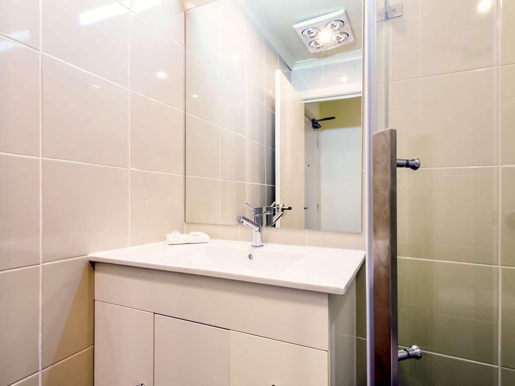 ibis Styles Kingsgate - Tap to explore photos