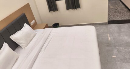 Hotel Star Inn Room Type - Deluxe Room