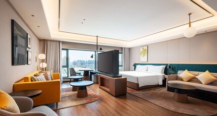 Hilton Garden Inn Beijing West Railway Station Room Type - KING PREMIUM ROOM
