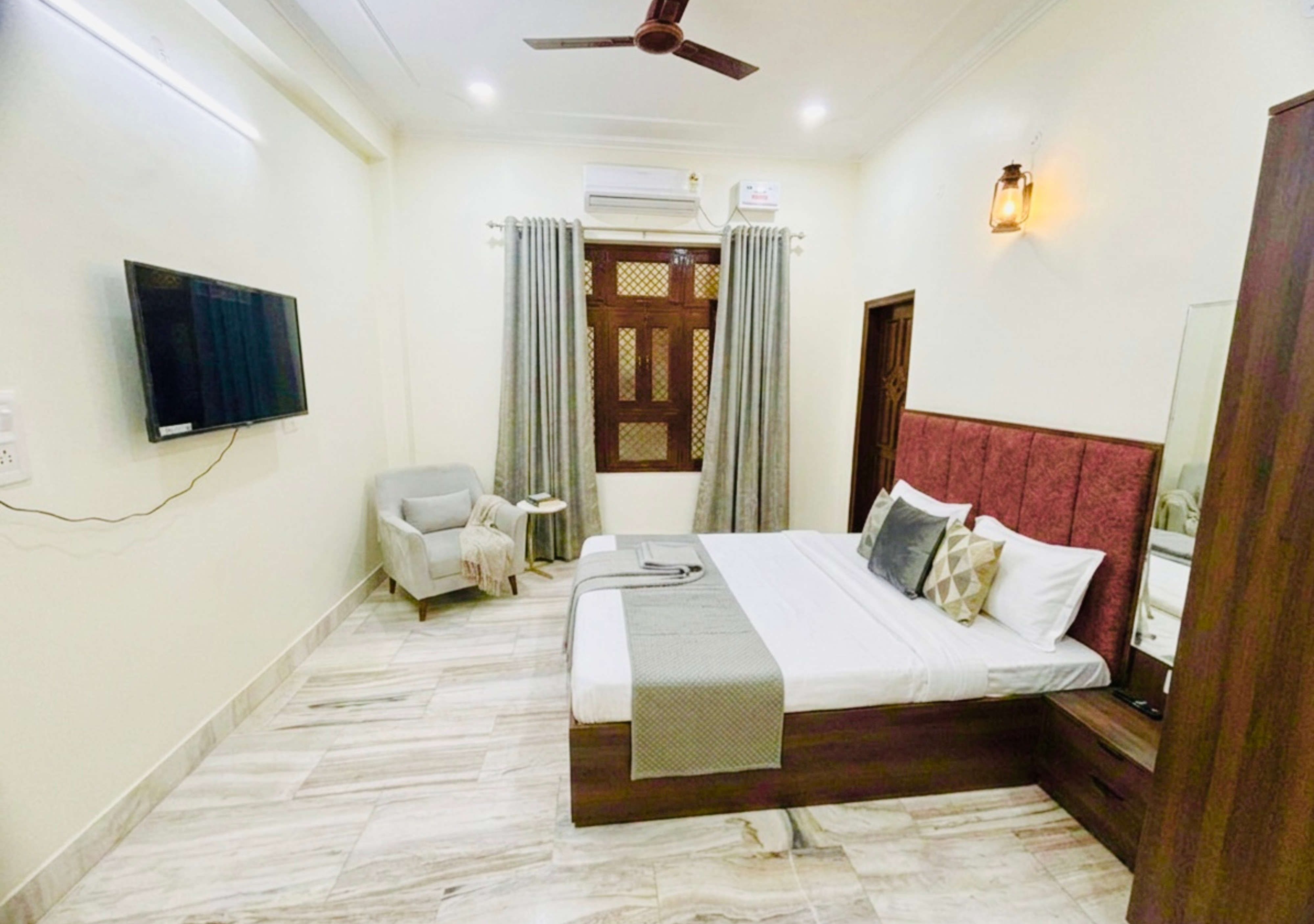The Omaya Kashi Homestay - Tap to explore photos