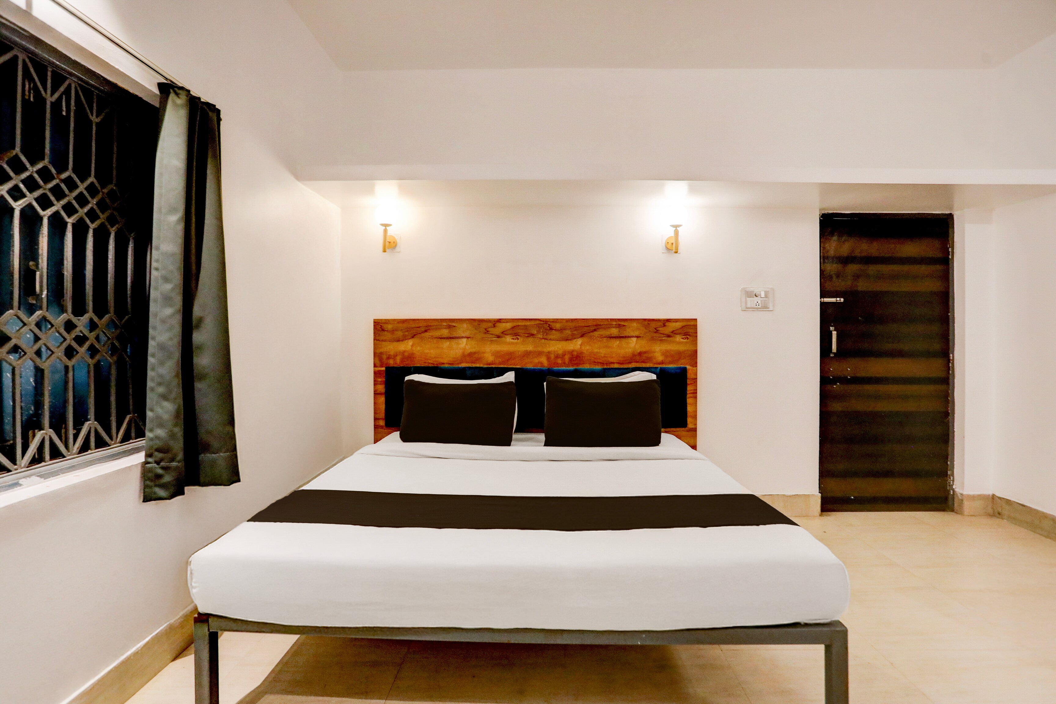 Collection O IGKC Multispecialty Hospital Formerly Hotel Neatflix and Chill - Tap to explore photos