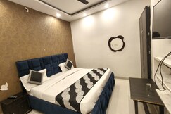 Hotel University || Near ISBT Kashmiri Gate