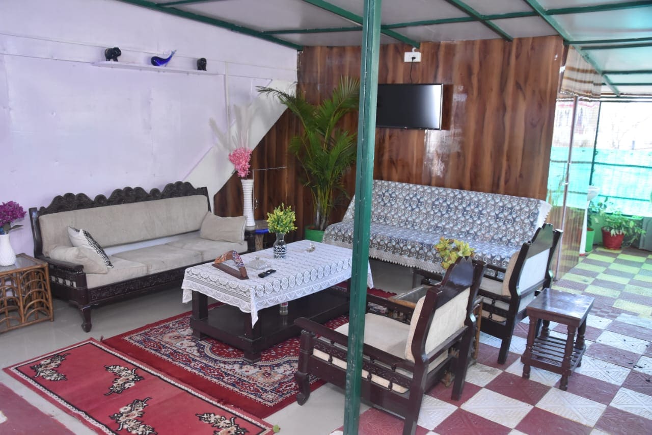 Kalrav Kunj Homestay 3BR Dwarahat By Homeyhuts - Tap to explore photos