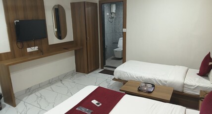 HOTEL LONGSTAY Room Type - Three Bed