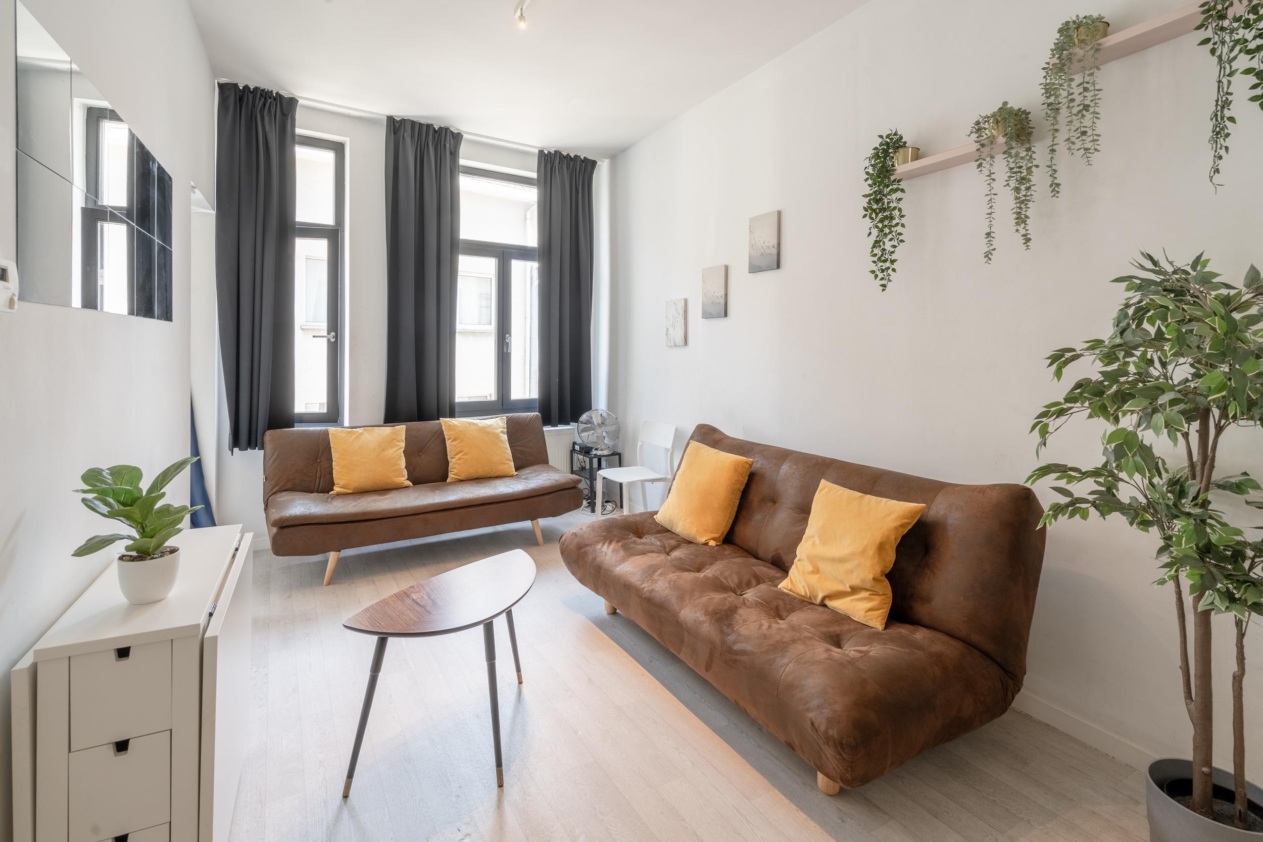 Stylish Antwerp City Apartment for 7 - Tap to explore photos