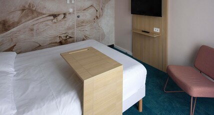 ibis Styles Chinon Room Type - Standard Double Room view of fortress