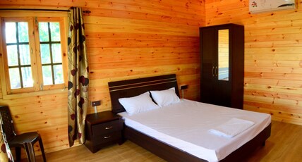 COZY WOODS HILL RESORT Room Type - Wooden cottage