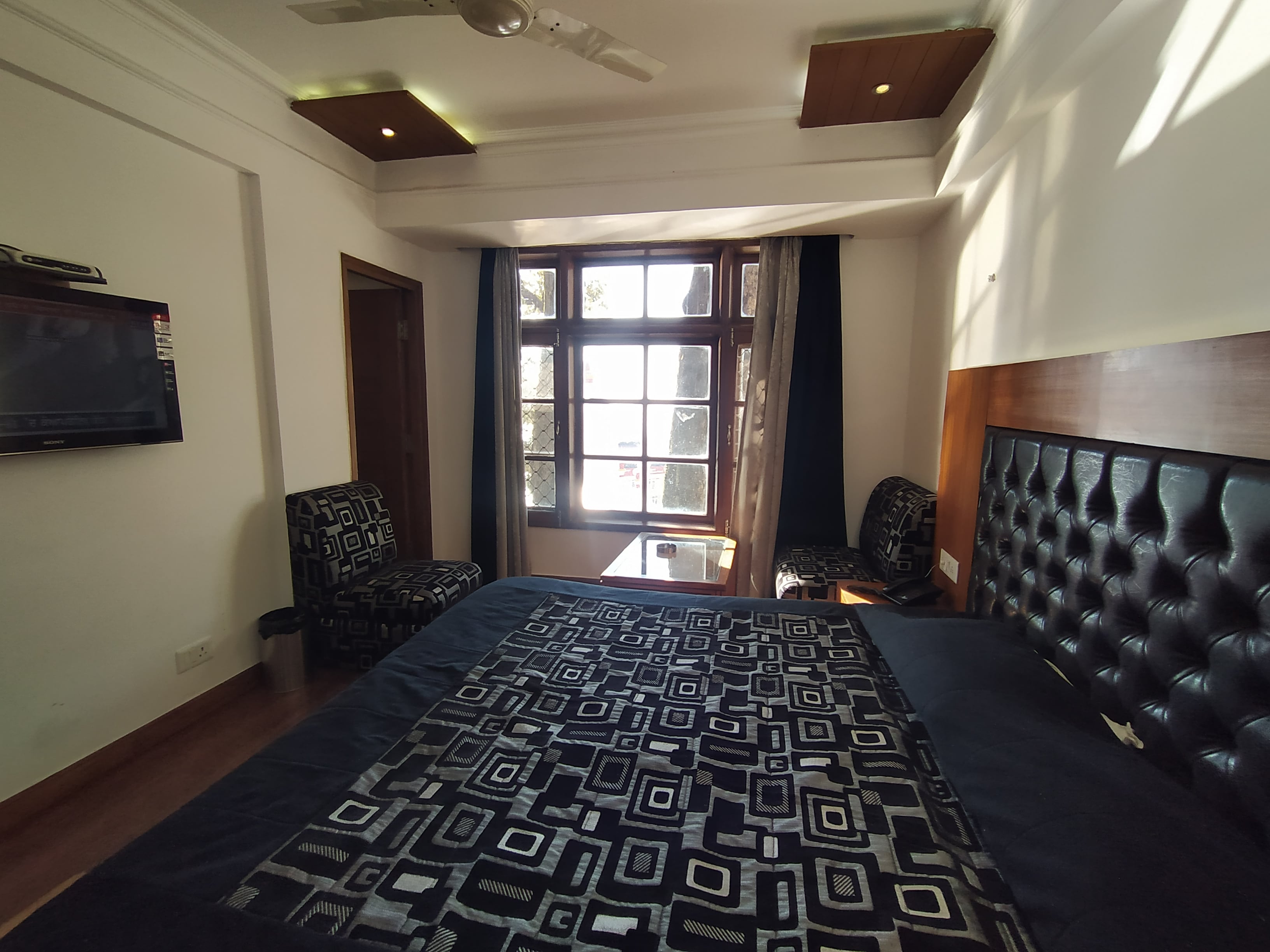 Hotel Horizon - Tap to explore photos