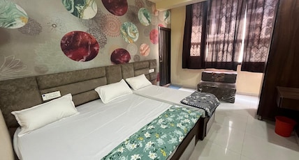 Agam homestay - Few steps from Golden temple Room Type - Classic triple bedroom with window Agam homestay - Few steps from Golden temple Room Type - Classic triple bedroom with window