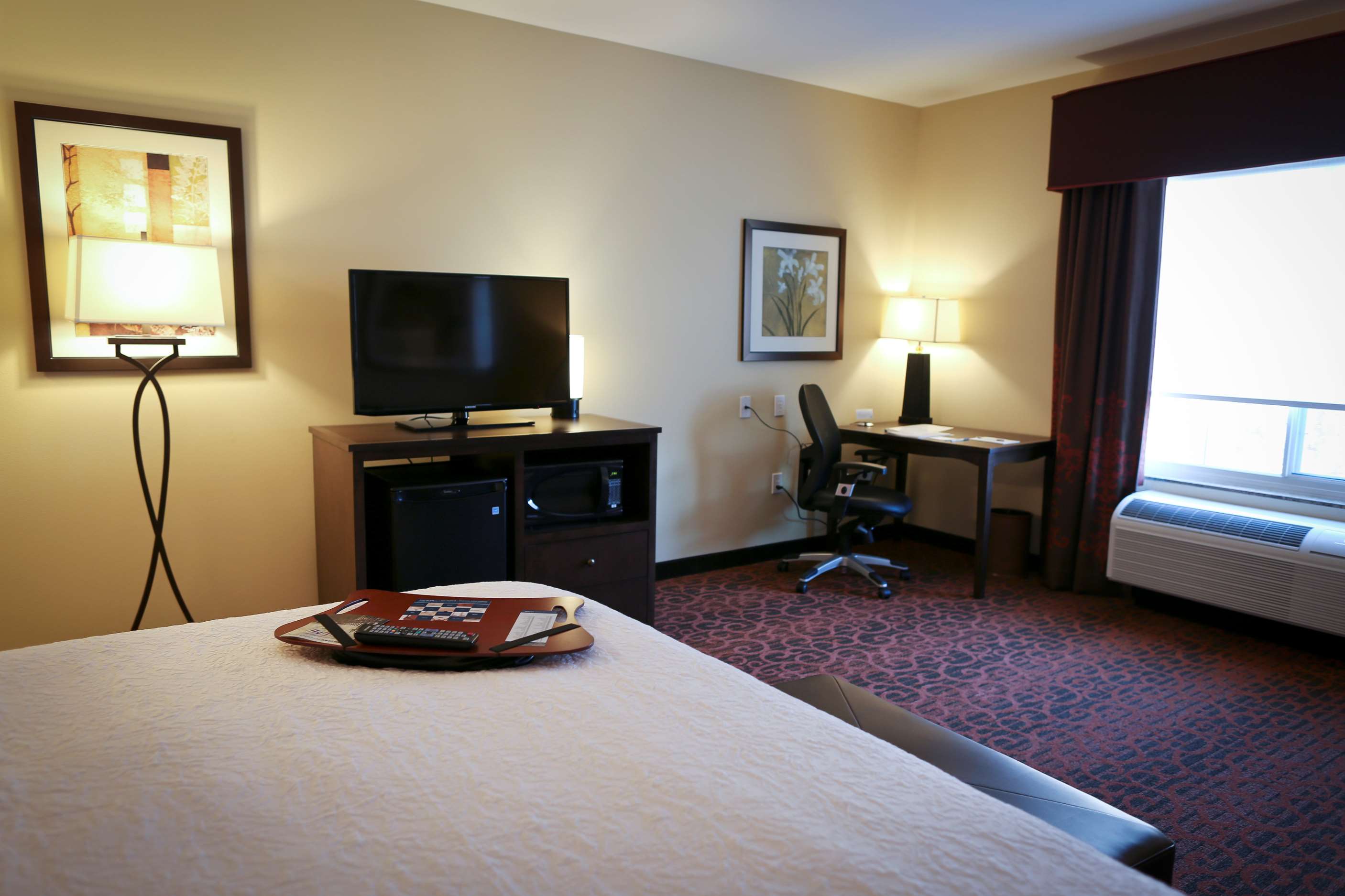 Hampton Inn Union City - Tap to explore photos